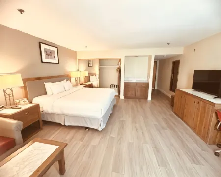 Ramada Plaza by Wyndham Garden Grove/Anaheim South Hotels in Garden Grove