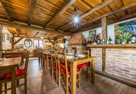 로지 내부 식당