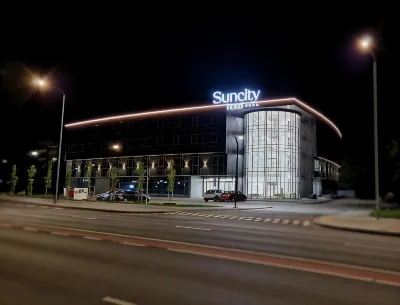陽光城飯店及SPA Siauliai Saint Disciple Peter and Paul Cathedral附近的飯店