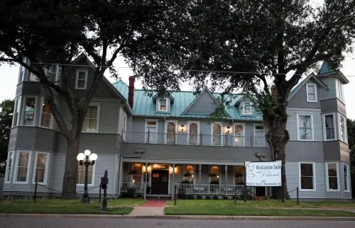 Woodbine Inn and Restaurant Hotels in Madisonville