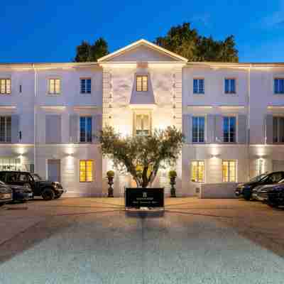 Le Saint-Rémy Hotel Exterior