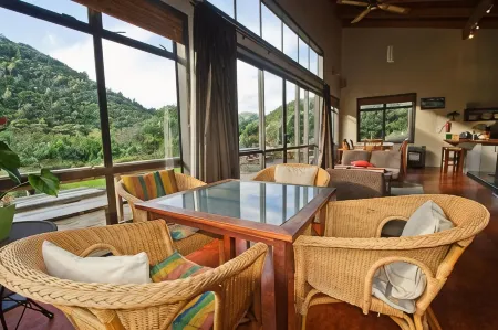 Piha Beachstay Accommodation