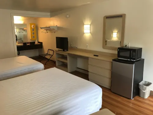 Travelodge by Wyndham Fayetteville
