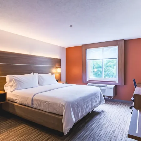 Holiday Inn Express & Suites LINCOLN EAST - WHITE MOUNTAINS by IHG