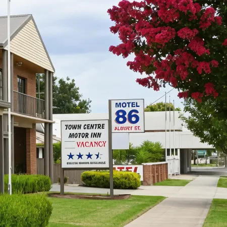 Holbrook Town Centre Motor Inn