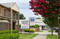 Holbrook Town Centre Motor Inn