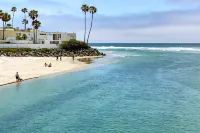 Sparkling Pool and Spa - Charming Coastal Retreat Hotels in Del Mar