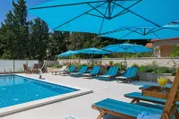 VILLA AQUA - Adults Only Hôtels à : 