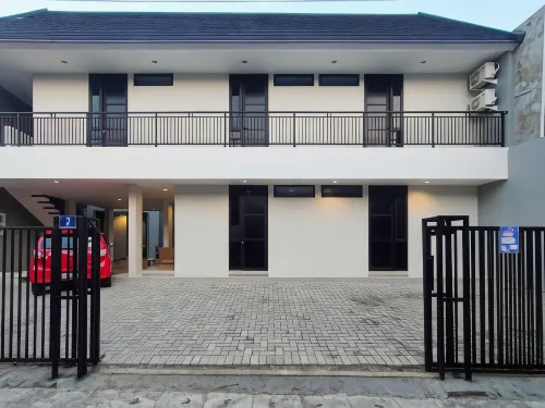 RedDoorz Syariah Near Rumah Sakit Soewandhie Hotels in Tambaksari