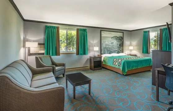 德盧斯温德姆速8酒店