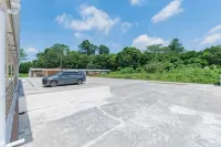 Sans Hotel Berau Square - Parkplatz