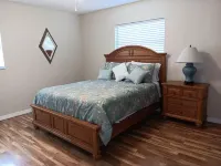 Beach Style House w/ large backyard, close to fishing, canoeing, and beaches Hotels in West Bradenton
