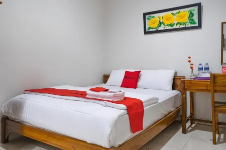 RedDoorz Syariah Near Grand Kota Bintang Отели в г. West Bekasi