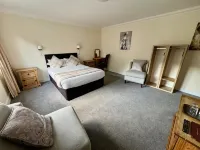 The Waverley Inn Hotels in Dingwall