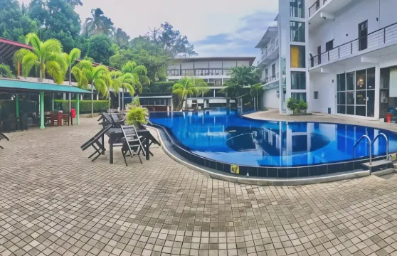 薩魯藍寶石酒店