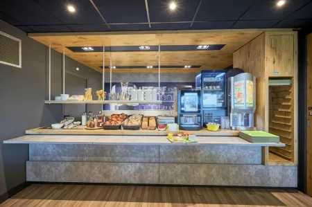 Ibis Budget Lisieux Отели в г. Ла-Крупт