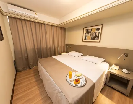 Alta Reggia Plaza Hotel Отели рядом с достопримечательностью «Botanical Garden of Curitiba»