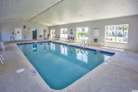 Stunning Golf Course Views and Indoor Pool - Charming Coastal Retreat