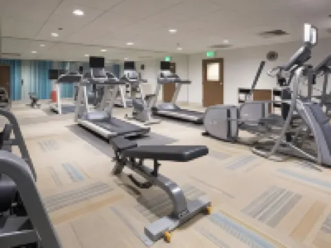 ฮอลิเดย์ อินน์ เอ็กซ์เพรส แอนด์ สวีทส์ เฟย์เอตต์วิลล์ เซาท์ บาย IHG โรงแรมในเฟย์เอตต์วิลล์