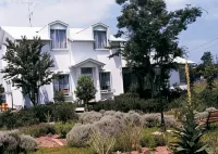 Pension Chisana Shiroi Ie Hotels in Chosei