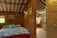 Rumah Kayu Metro 2 Hotellit kohteessa Sumberejo