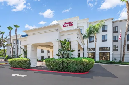 Hampton Inn & Suites Tulare