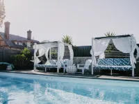 Town House Motor Inn Hotels in Horsham
