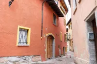 Franco's Court [4 Apartments]