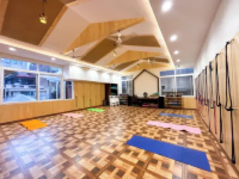 โรงแรม กรีนวิว - ด้านหลัง ปรามาร์ธ นิเกตัน