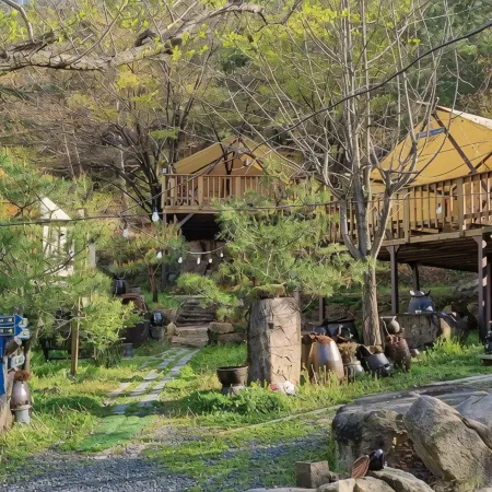 Jecheon Cheongpung World Nice Glamping Отели рядом с достопримечательностью «Храм Чонбанса»