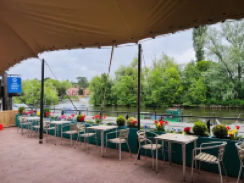 Uno Thames Hotel Maidenhead -Reopened Brand New Again -FREE PARKING