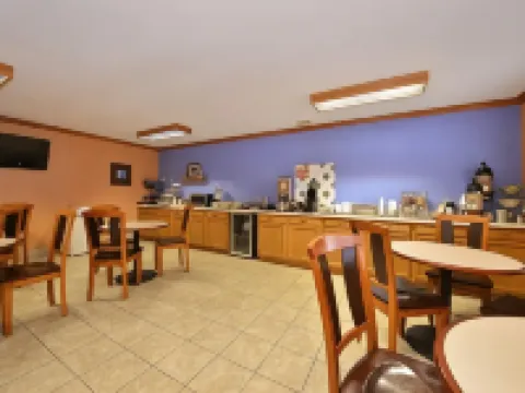 Quality Inn & Suites Grinnell Near University Hotels in Poweshiek County