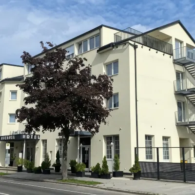 Hotel Michael Hotels near Leopoldau Metro Stop