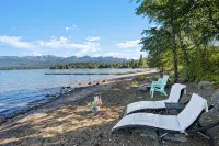 Whitefish Lakefront 3 BR Penthouse, 5 min from downtown, view of Big Mountain