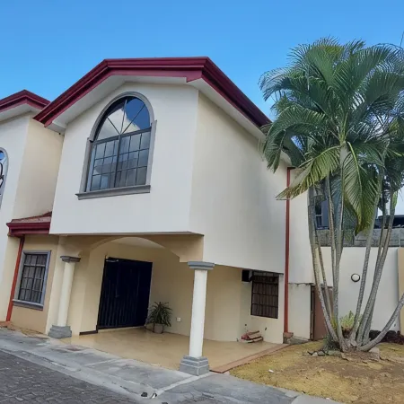 Awesome condo steps from Cariari golf Club, SJO airport  and many restaurants