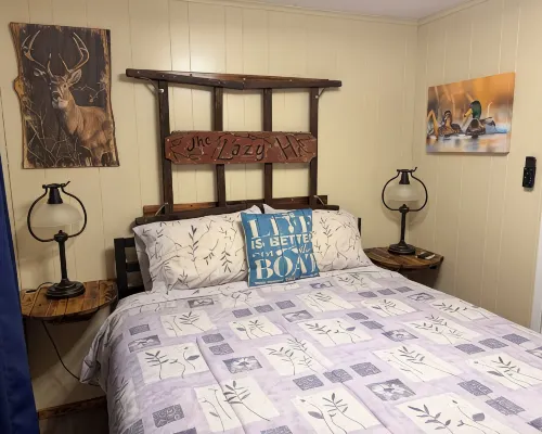 Lazy H Cabin Hyer Retreats LLC.  Sleep Eat and Fish!! on the 81Mkr Warsaw MO 本頓縣酒店
