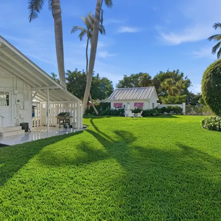 King Bedrooms, Two Blocks to Gulf, Shopping, and Dining in Old Naples