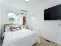 Paradise House W. Pool Nearby the Beach Hotels in Calvache