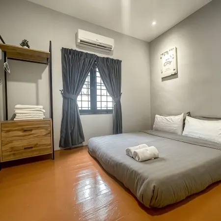 C Private Club House 5B3B 16 pax@Ipoh