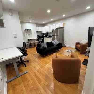Gateway to DC - Charming 2-bdr apartment in the heart of Union Market Others