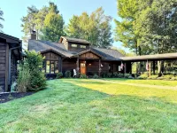 The Lodge- Luxury Lakefront Retreat - 民泊