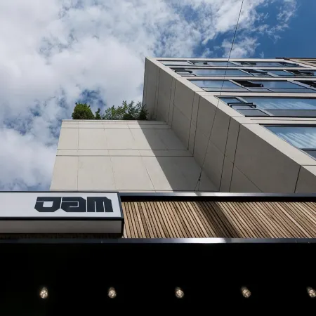 JAM Brussels Отели рядом с достопримечательностью «Городские ворота Халлепорт»