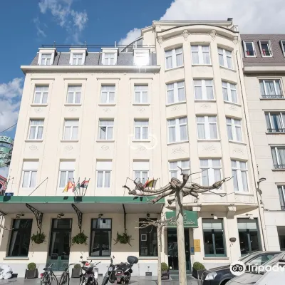Hotel la Grande Cloche Hotels near Metro Anneessens