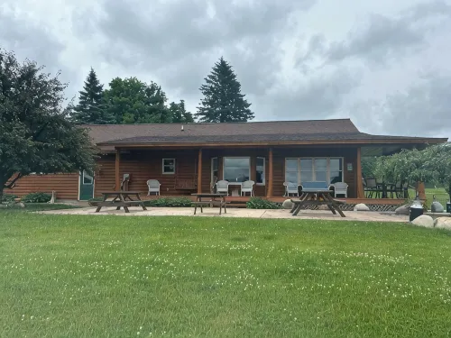 Cozy cabin. Boyne Falls, MI. Pet friendly. Sleeps 10. Full amenities. Views.