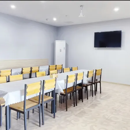 Homeinn Ripple Yun Hotel (Wangjiang Passenger Transport Center) فنادق في وانغ جيانغ