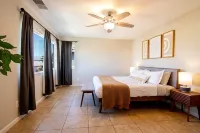 Boho Getaway: Pool, Spa & BBQ