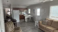 Charming 3-bedroom Cottage, 2 block Walk to the  Beach