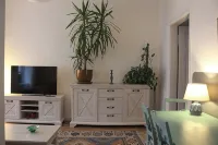 Quiet & cozy apartment in Südstadt, close to the train station & free parking
