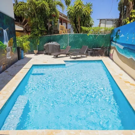 Les Guest House Apartment with Jacuzzi and Pool