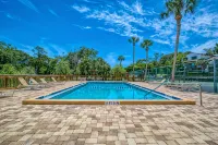 Newly Updated 2 Bed/1.5 Bath Townhome-3 Minute Walk to Beach-Best Deal Around!!